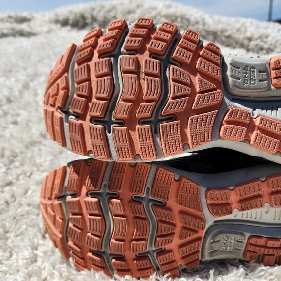 Brooks Ghost 12  Womens 10 black Coral Buffalo Plaid Flannel Sneakers Li… - Picture 9 of 10